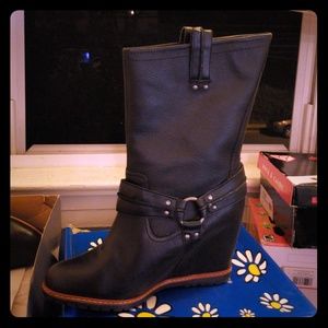 Sketchers hidden wedge boots